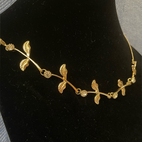 🍀 3/$15 NIP Gold Greek Leaves Hair Accessory - Picture 5 of 6